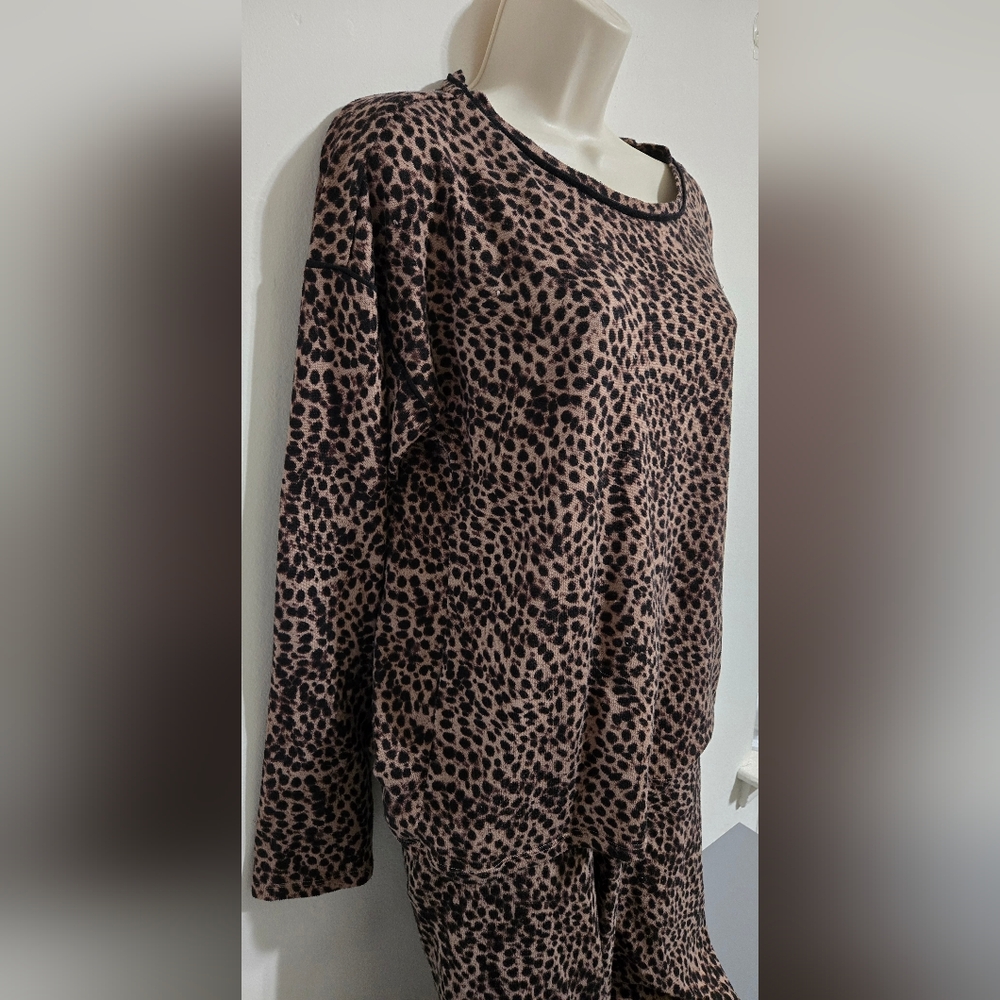 Vince Camuto Animal Print Lounge Set